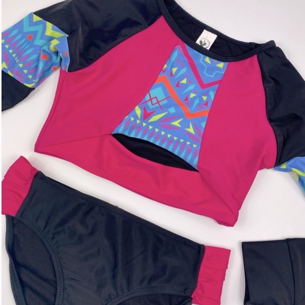 Limeapple Cropped Rash Guard Set - Picture 6 of 8